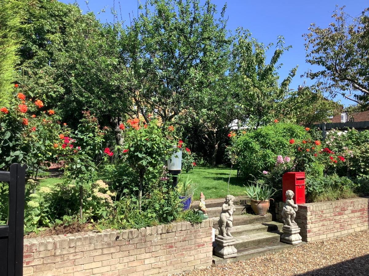 Guest house Swan London - Heathrow 4*