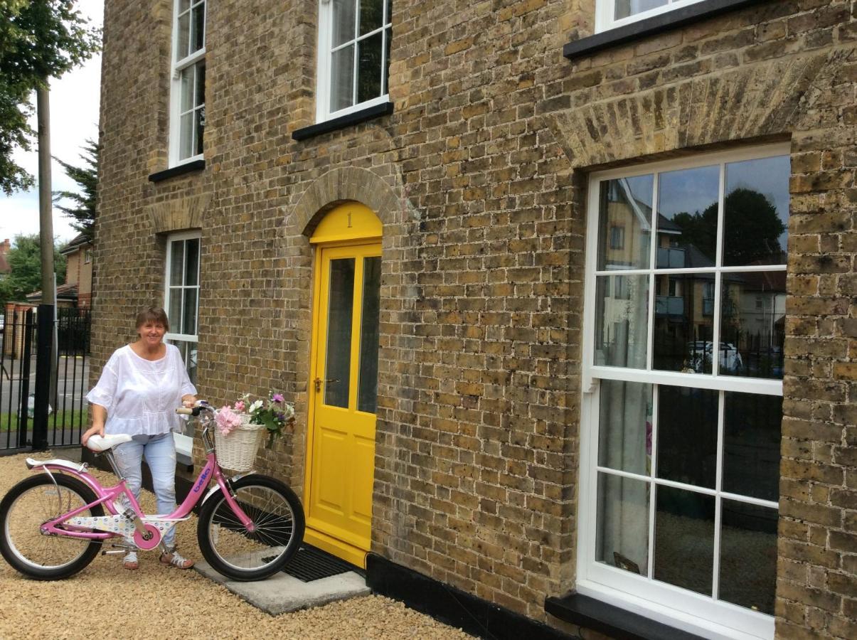 Guest house Swan London - Heathrow 4*